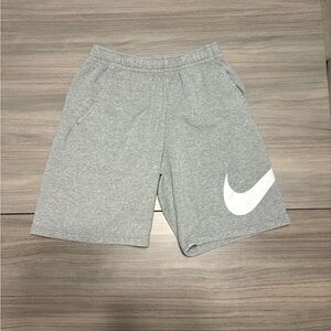 USED *MENS SIZE SMALL NIKE SWEATSHORTS